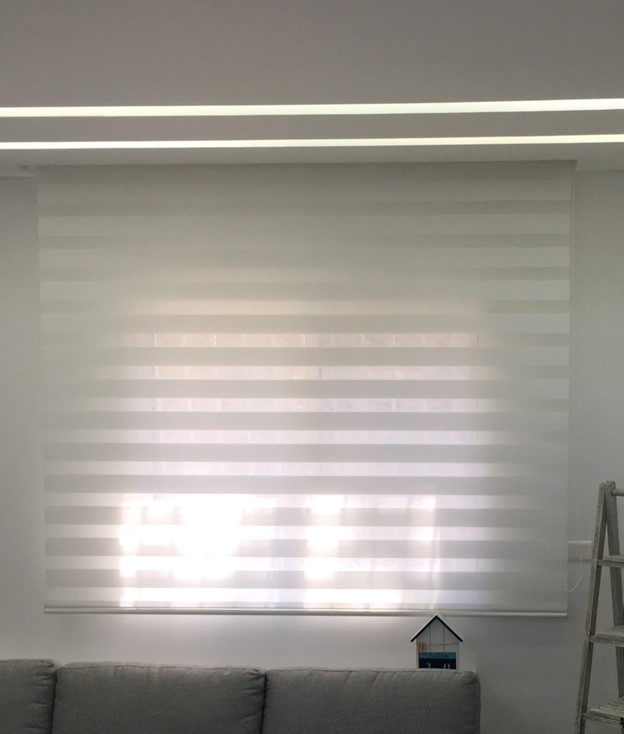 https://www.albaradigallery.com/wp-content/uploads/2023/11/al-baradi-gallery-products-materials-high-end-roller-blinds-sunscreen-blackout-duo-roller-fabric-5.jpg